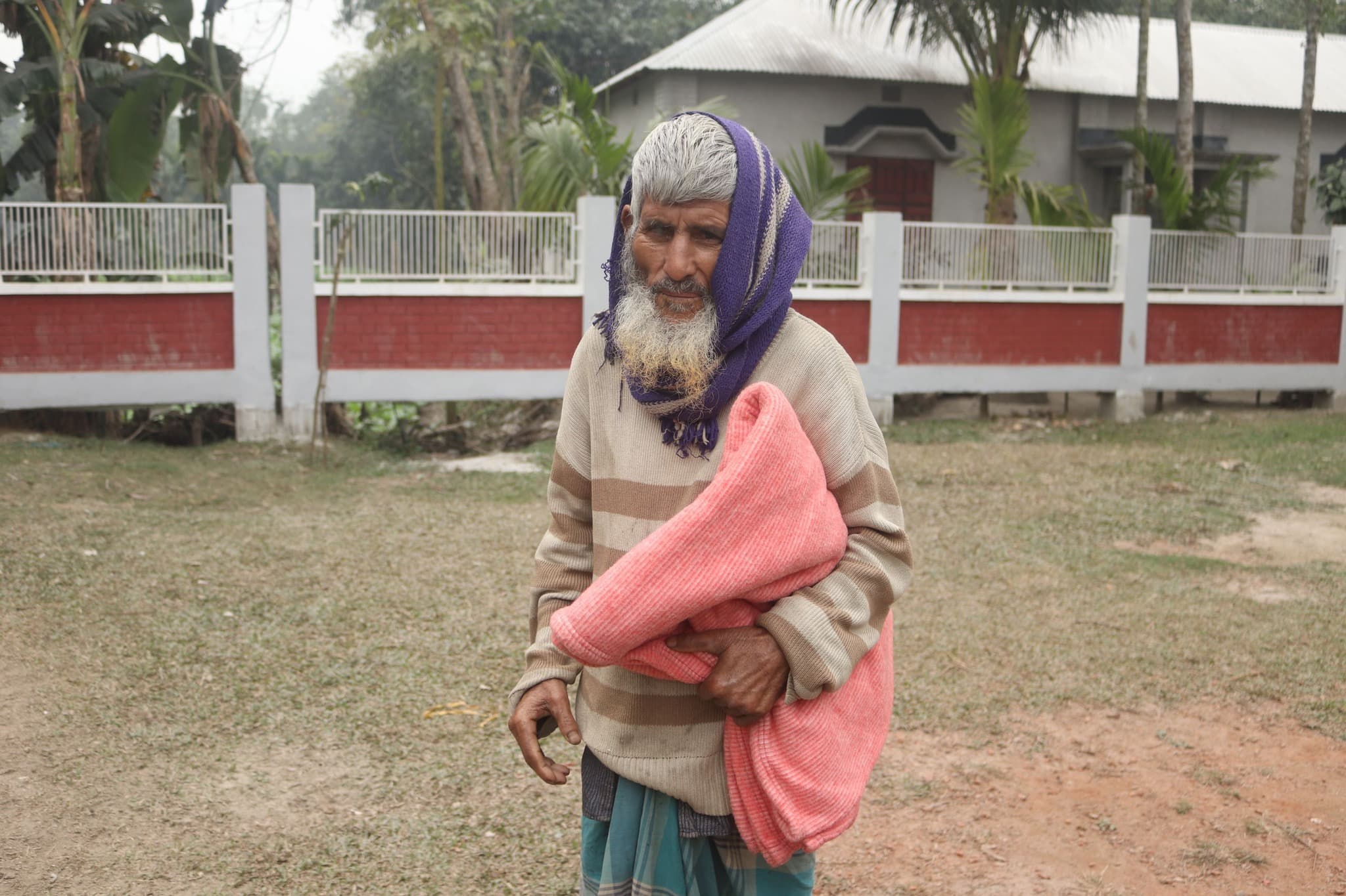 শীত বস্ত্র বিতরণ