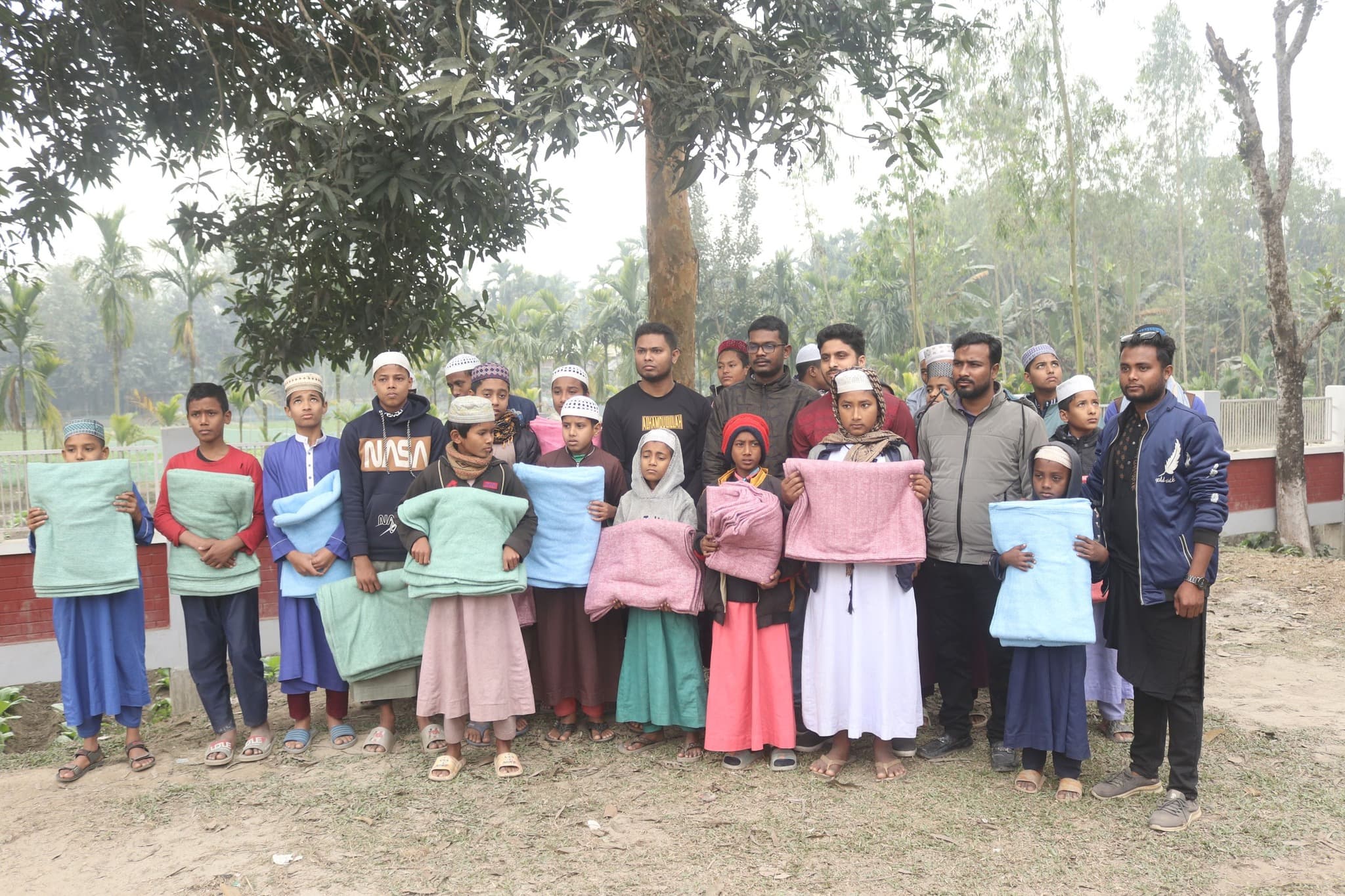 শিক্ষা উপকরণ বিতরণ